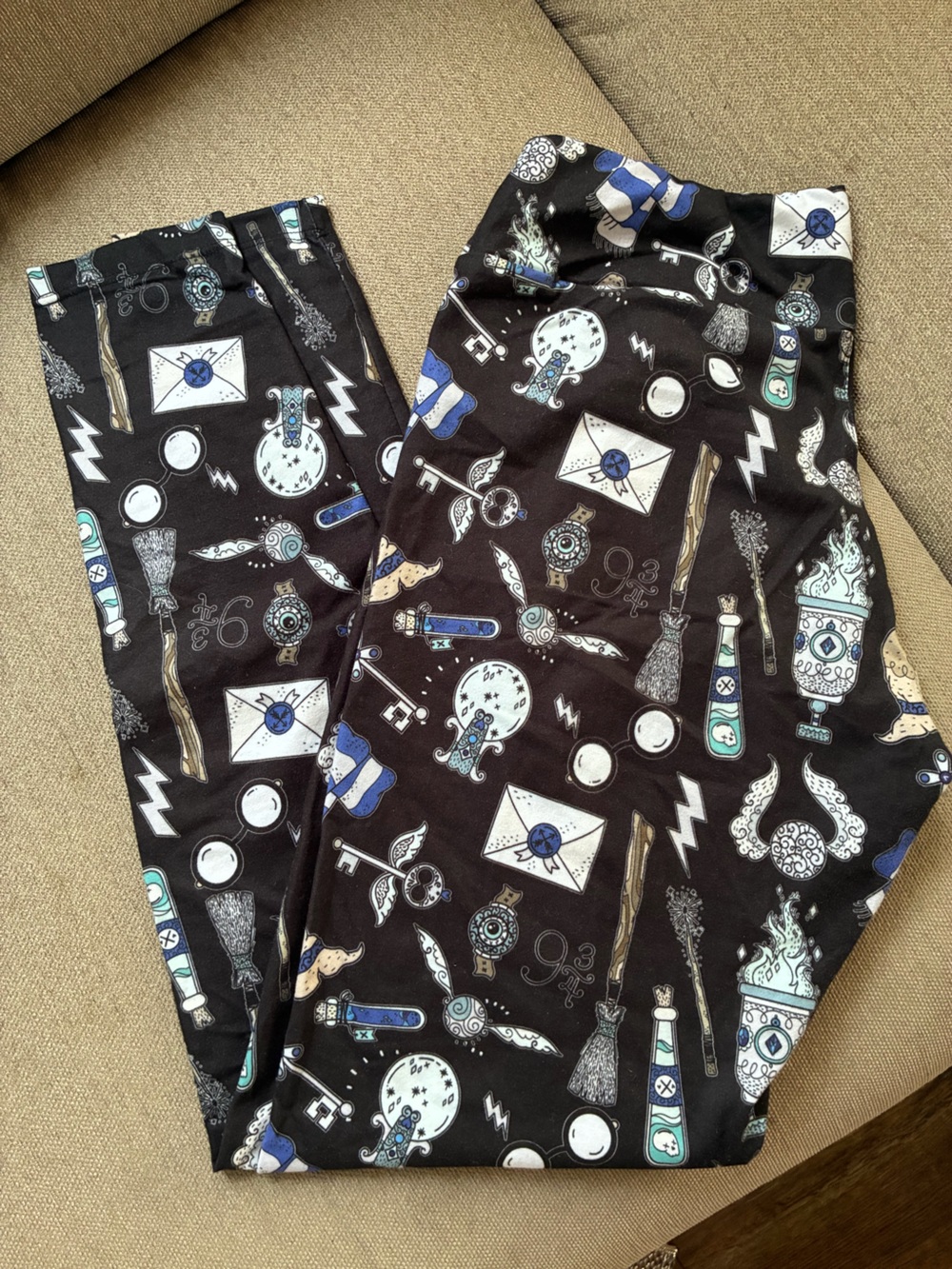 Black Magic-Themed Ravenclaw House Women's Leggings with Blue & White Accents